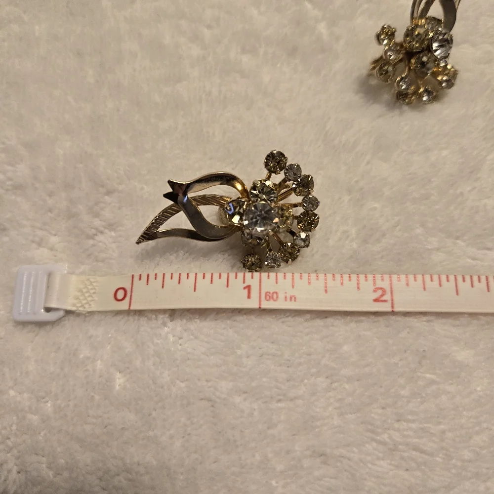 Vintage Sarah Coventry Gold Tone‎ Clip-on Earrings with 14 Clear & Yellow Stones